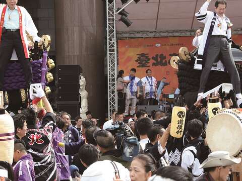 台北市曾兩度邀請松山市大神轎撞轎祈福儀式來台進行文化交流,引起很大迴響。(圖/台北市政府觀光傳播局提供)