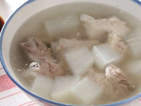 白蘿蔔排骨湯樸實味美。(攝影╱楊智仁)