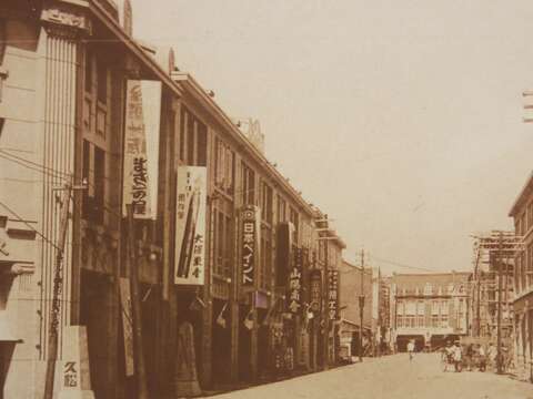 城中市場位於昔日台北城的商業繁榮區域,從1931年武昌街1段的街景即可看出當時此區域的興榮。(攝影/梁忠賢)