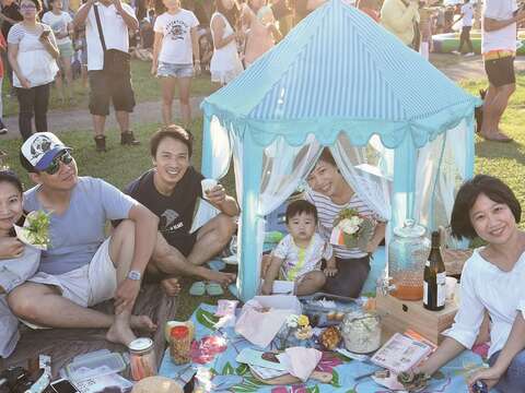邀約家人朋友一起野餐,共享歡樂時光最愜意。(圖/TLC旅遊生活頻道提供)