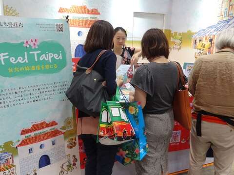 北市觀傳局及日本H.I.S.旅行社合作推出「Feel_Taipei」專案，吸引日本民眾詢問。