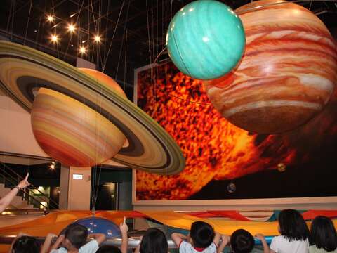 10月4日中秋節，臺北市立天文科學教育館延長開放至晚間21時，並舉辦中秋節特別活動。