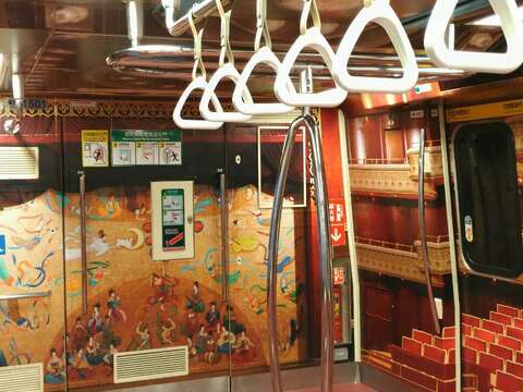 親愛的，我把「國家兩廳院」搬進捷運裡了！慶祝國家兩廳院30周年 捷運車廂變身行動兩廳院