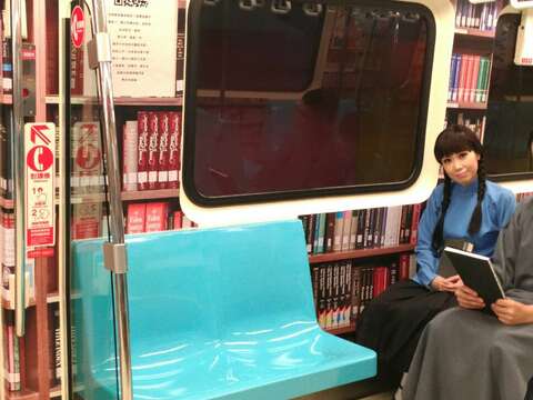 親愛的，我把「國家兩廳院」搬進捷運裡了！慶祝國家兩廳院30周年 捷運車廂變身行動兩廳院