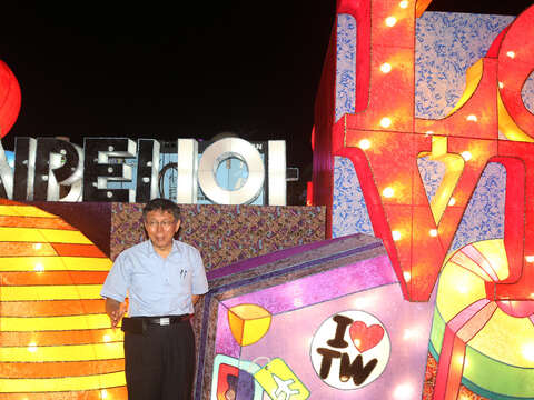 Mayor Presides over Opening Ceremony for National Day Float Park