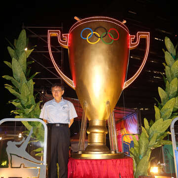 Mayor Presides over Opening Ceremony for National Day Float Park