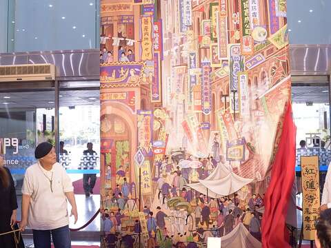 觀傳局長簡余晏、郭雪湖基金會郭松年及郭雪湖弟子陳定洋為巨幅〈南街殷賑〉揭幕