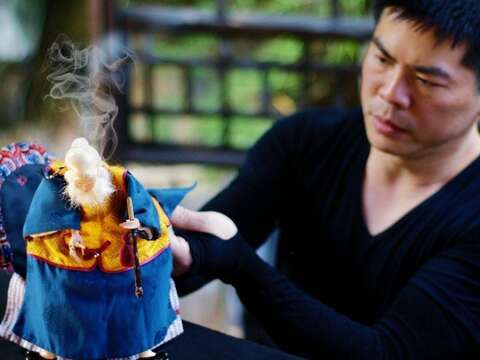 布袋戲刻偶師賴泳廷