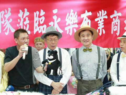 柯文哲也來到永樂市場關心整修進度
