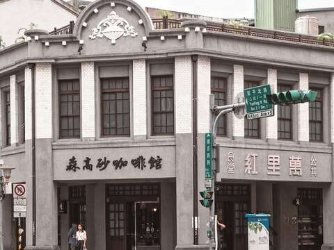 黑美人大酒家舊址現為咖啡館。(攝影/許斌)
