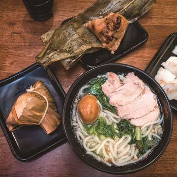 粿仔街是米食文化的發源地,生產多樣米食產品。(攝影/許斌)