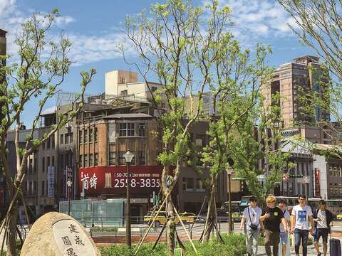 建成圓環現成為休憩的公共空間。(攝影/黃建彬)