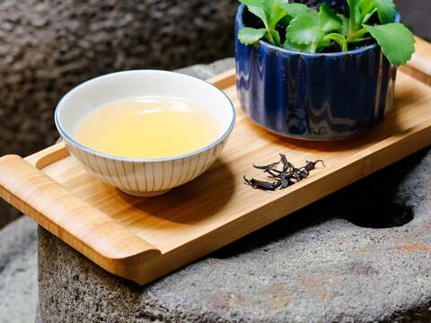 各式茶具向來是台客藍的創作大宗。（攝影／楊智仁）