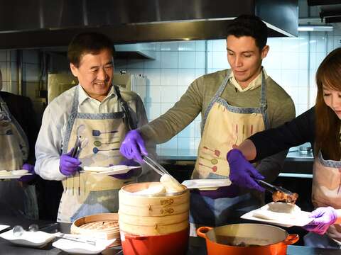 菲律賓免簽開跑 北市端出「天菜」迎「賓」