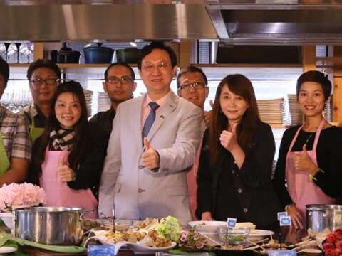 觀光傳播局與駐泰大使童振源以美食迎接泰國媒體團舉辦歡迎派對