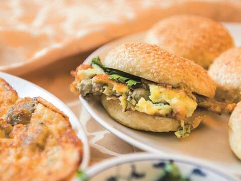 光餅蚵仔煎是正港的福州菜。（攝影╱王君堯）