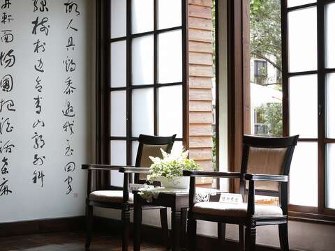 梅庭環境清幽雅致,書房內規畫于右任書法作品供人細細品味大師風範。(攝影/楊智仁)