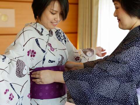 日式旅店女中貼心、細緻的服務方式給人賓至如歸的感受。（攝影／楊智仁）