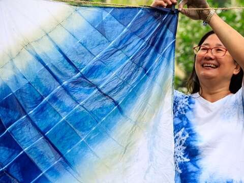 藍染不易退色，呈現出的樣貌更是獨一無二。（攝影／楊智仁）