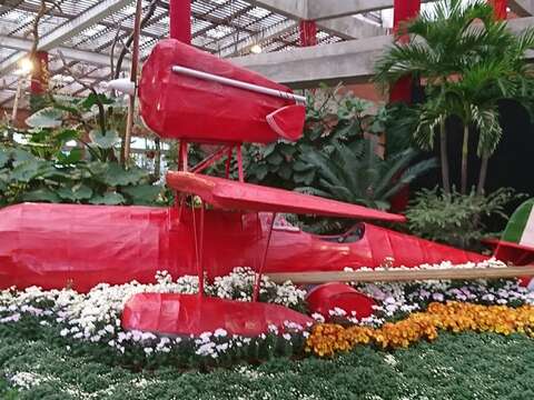 圖2.「紅豬」飛機精典登場-2
