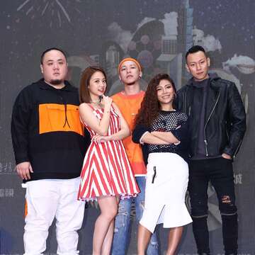 頑童MJ116、鬼鬼(吳映潔)與艾怡良共同出席臺北跨年記者會。