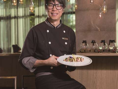 陳之穎堅持「以天然還以顏色」，選用時令新鮮食材，呈現食物的原色與原味。（攝影／陳弘岱）