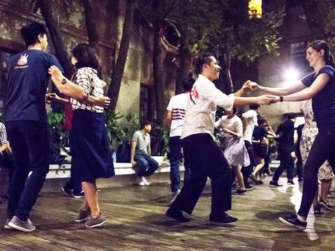 Swing Dance是近來正夯的新社交方式。(攝影/劉德媛)