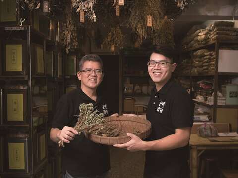 老濟安青草店以創新延續傳統飲品和青草文化。（攝影／黃建彬）