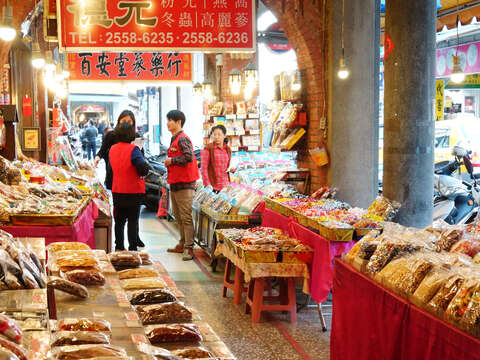 因應本市年貨大街採買需求，行經年貨大街周邊公車機動加密班次及相關路線資訊