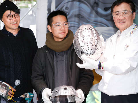 副市長陳景峻探班臺北燈節製作團隊 環保素材大變身 展現創意巧思