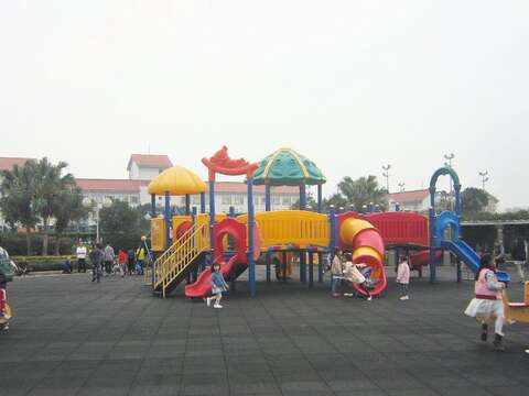 都市「輕旅行」 迪化休閒運動公園走春趣