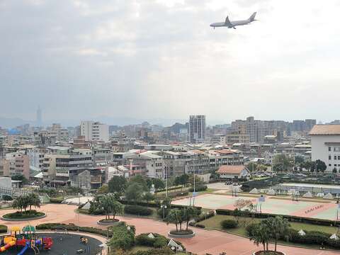 都市「輕旅行」 迪化休閒運動公園走春趣