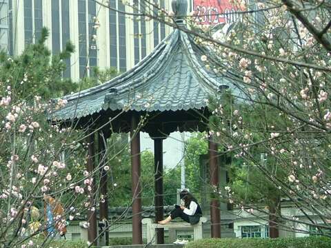 幽靜的涼亭提供舒適的休憩空間