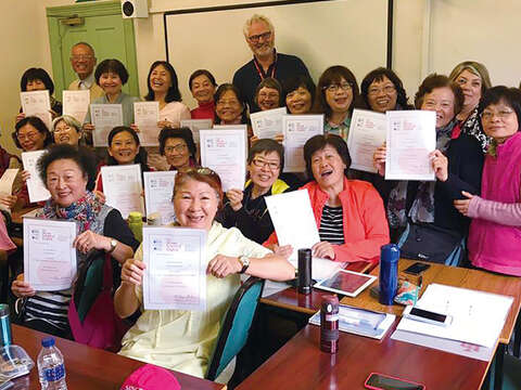 樂齡長輩參加遊學團,接收新知的喜悅滿足了他們的精神生活。(圖/羅際夫提供)