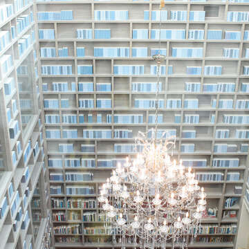 4層樓高的藏書閣,是大地酒店招牌景點。(攝影/蔡敏姿)