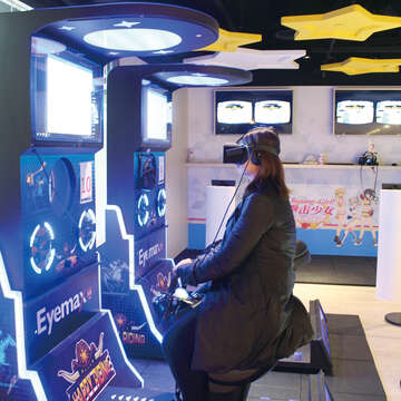 亞太飯店設置AR、VR遊戲區,提供旅客免費體驗。(攝影/蔡敏姿)