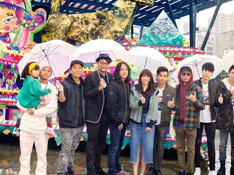 Taipei Lantern Fest: Parade Lantern Combines Temple Elements and Graffiti Culture