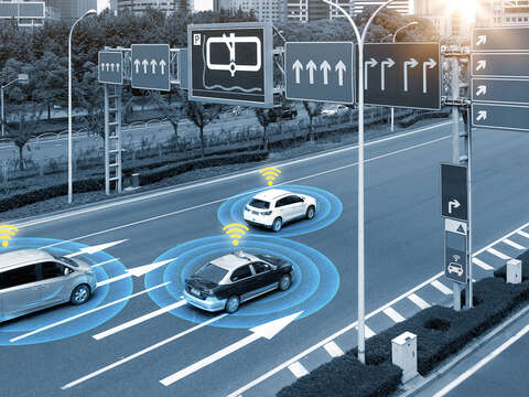 無人車駕駛現處於試驗階段，是交通史上一大變革。（示意圖／Shutterstock提供）