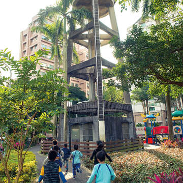 ​​​​​​​捲褲管團隊希望將位於公園的水塔進行美化，打造藝術化的公共地標。（攝影／黃建彬）