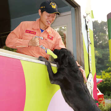 台北市消防局大直分隊設有專門的搜救犬訓練單位。（攝影／劉威震）