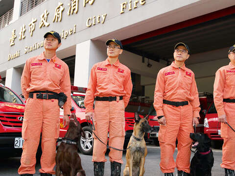 台北市消防局大直分隊設有專門的搜救犬訓練單位。(攝影/劉威震)