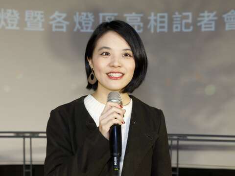 設計師成若涵以紙雕藝術再現傳統之美。