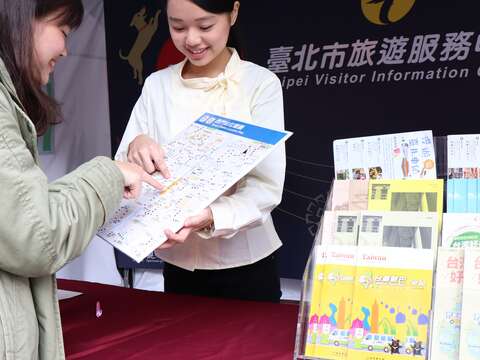 行動旅服站進駐臺北燈節提供旅遊諮詢服務