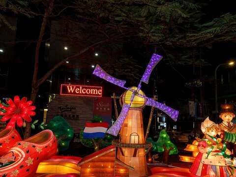 Caribbean Fortress Debuts at Taipei Lantern Festival