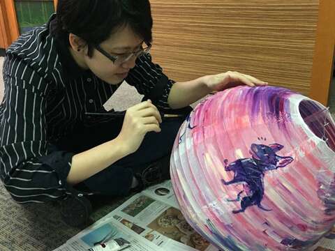 行者藝術設計浪浪彩繪燈為流浪動物發聲