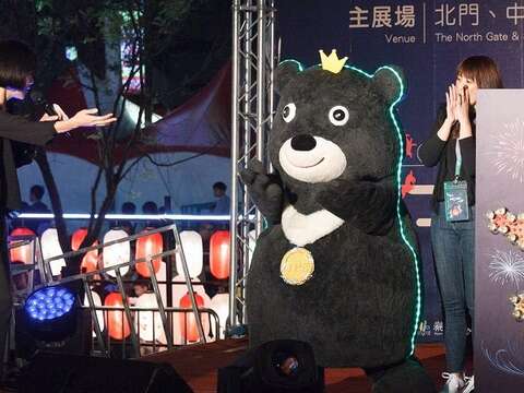 臺北人氣王熊讚上台熱舞尖叫聲不斷