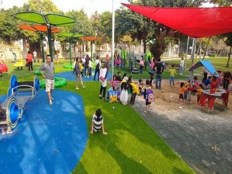 共融遊具、健身設施並存 立農公園就是狂