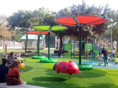 共融遊具、健身設施並存 立農公園就是狂