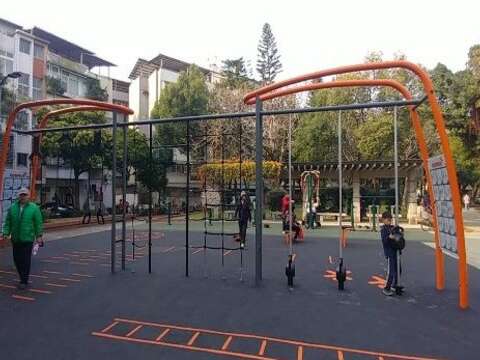 共融遊具、健身設施並存 立農公園就是狂