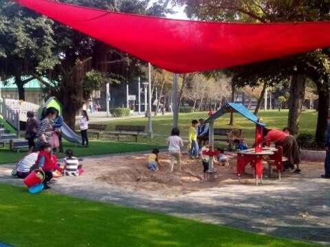 共融遊具、健身設施並存 立農公園就是狂
